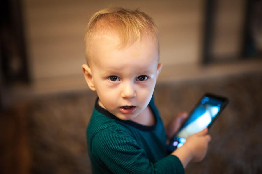 Toddlers and mobile phones